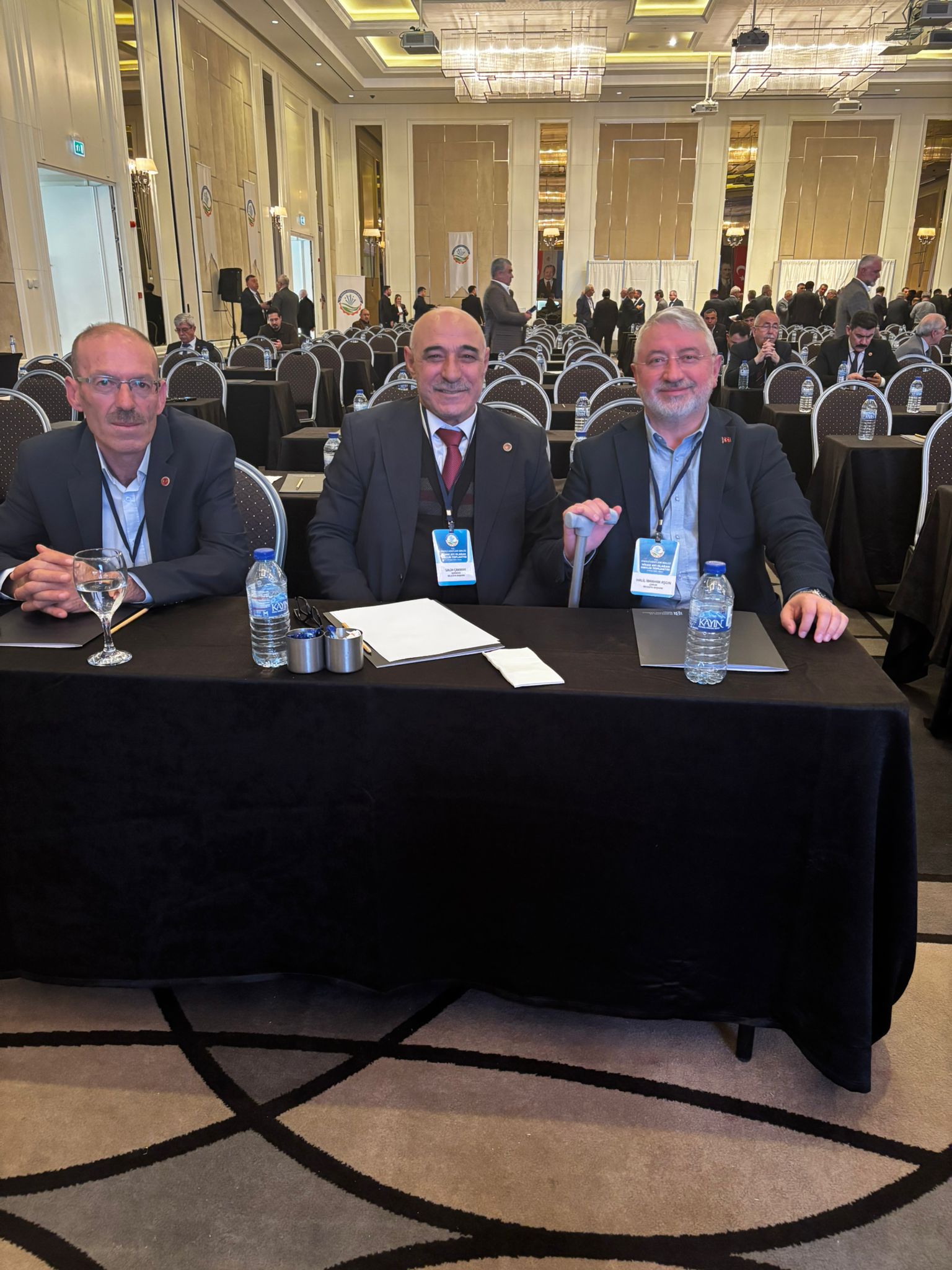 Başkan Salih ÇAKMAK  Ankara ilinde gerçekleştirilen  toplantıda  T.C. Çevre, Şehircilik ve İklim Değişikliği Bakanı Sayın Murat KURUM ,Muş Valisi Sayın Avni ÇAKIR ve Muş Miiletvekilimiz Sayın Mehmet Emin ŞİMŞEK biraraya geldiler.