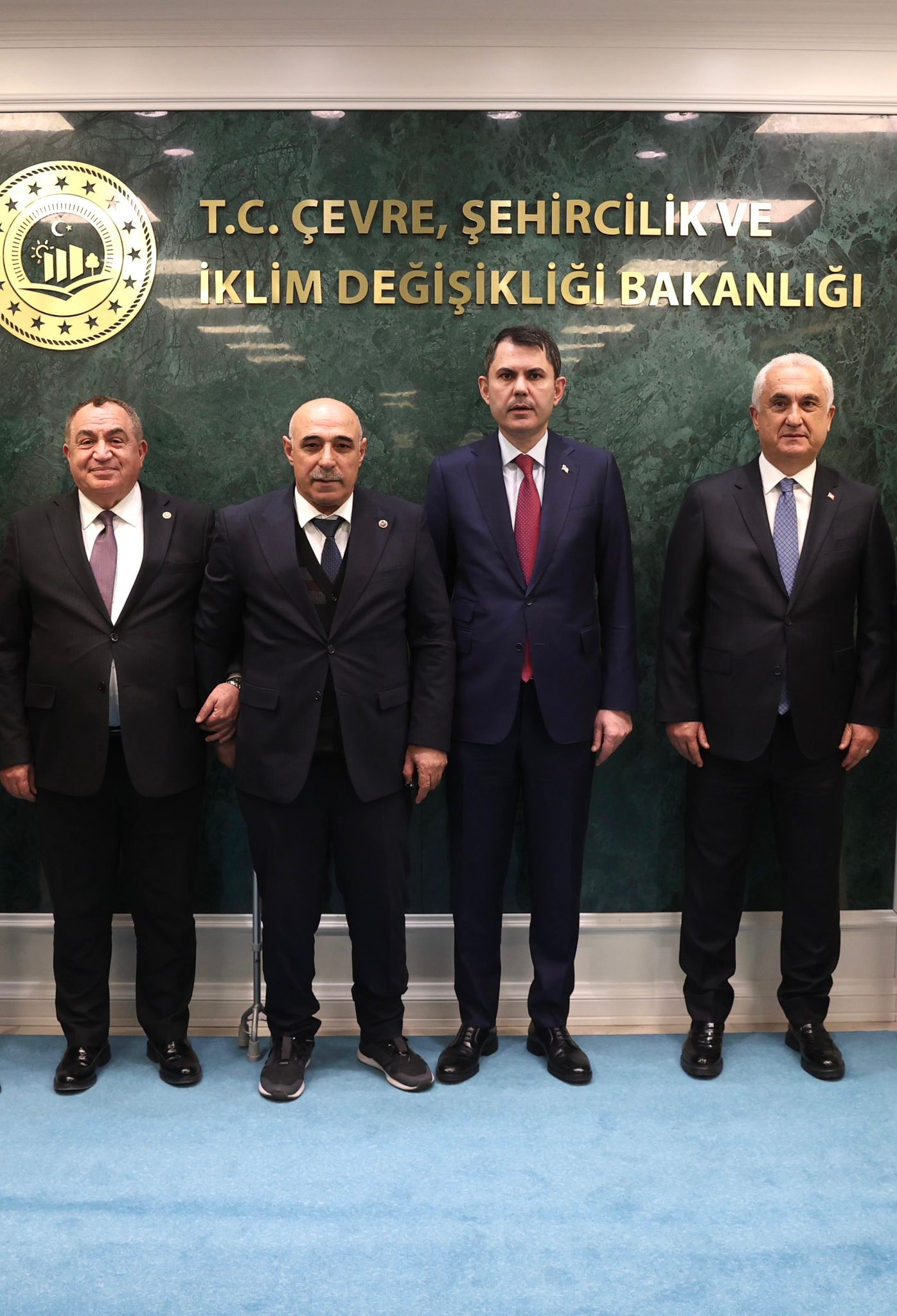 Başkan Salih ÇAKMAK  Ankara ilinde gerçekleştirilen  toplantıda  T.C. Çevre, Şehircilik ve İklim Değişikliği Bakanı Sayın Murat KURUM ,Muş Valisi Sayın Avni ÇAKIR ve Muş Miiletvekilimiz Sayın Mehmet Emin ŞİMŞEK biraraya geldiler.